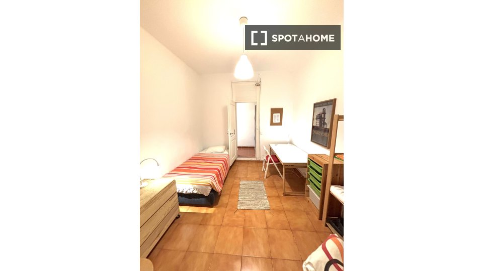 Double room Lisbon, 6 beds — photo 72