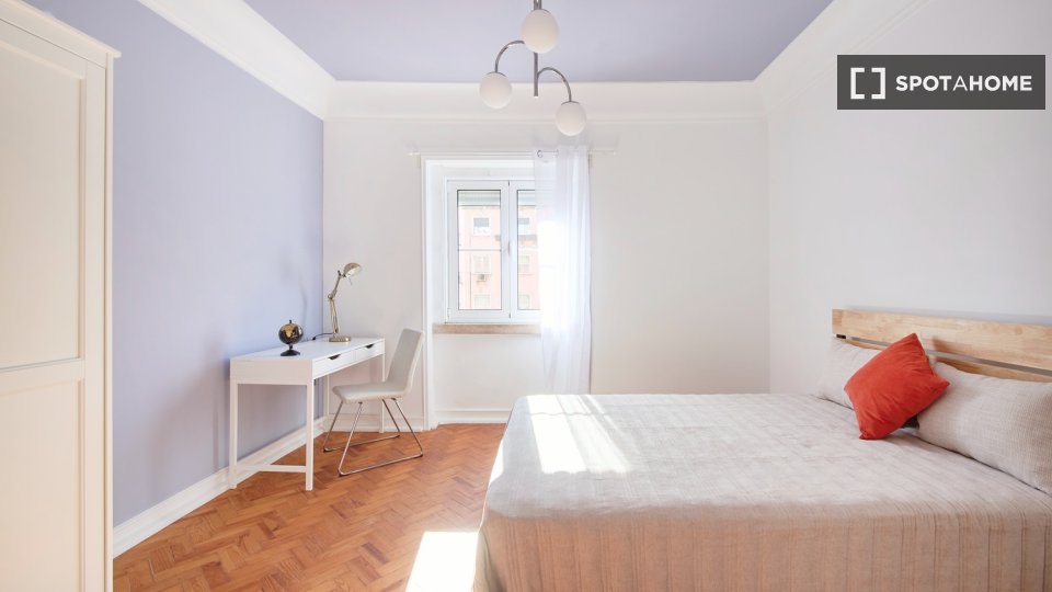 Double room Lisbon, 6 beds — photo 45
