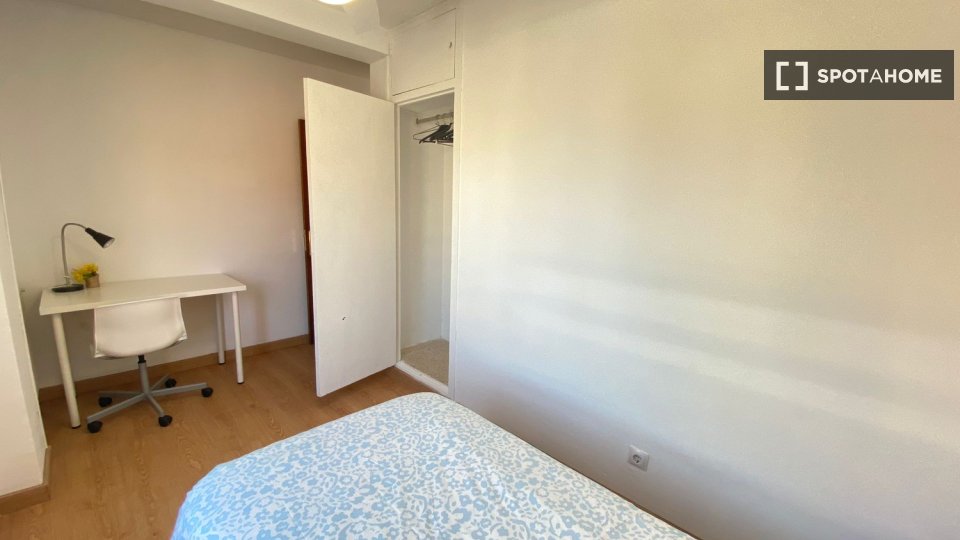 Double room Madrid, 5 beds — photo 6