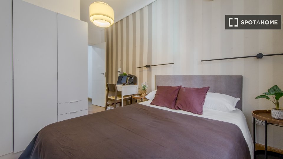 Double room Madrid, 5 beds, 120m² — photo 12
