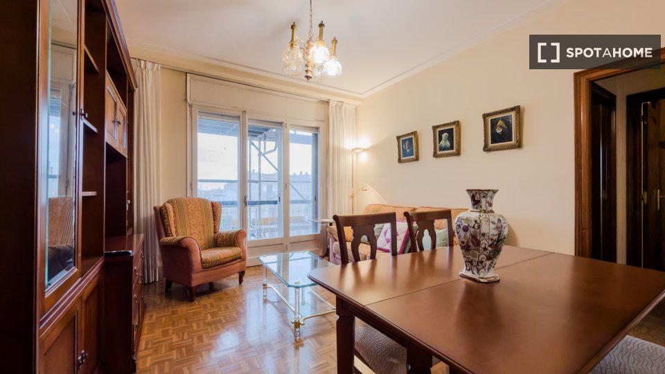 Apartment Barcelona, 4 beds, 80m² — photo 14