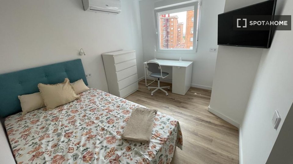 Double room Madrid, 4 beds, 100m² — photo 2