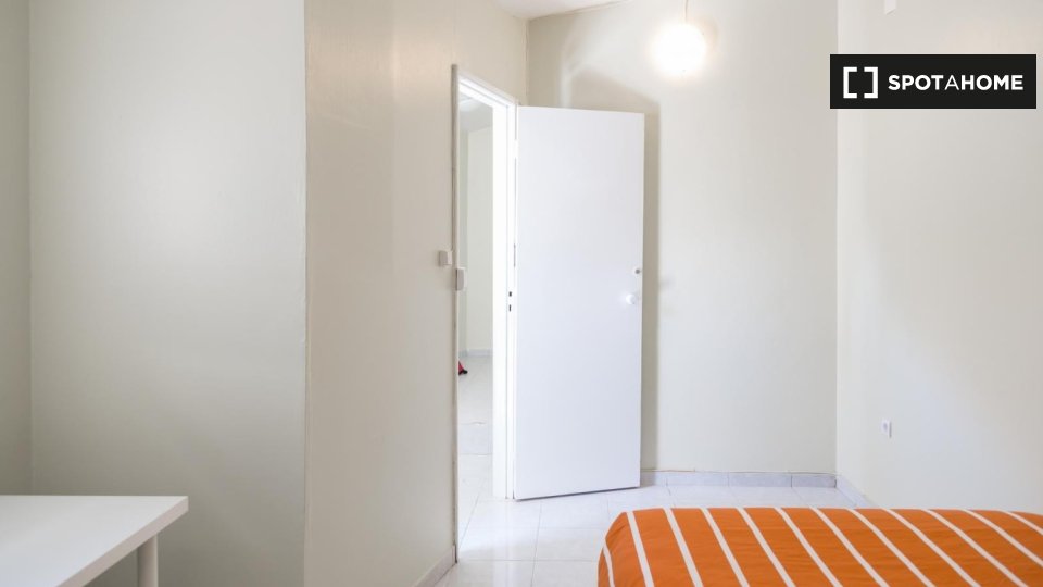 Double room Lisbon, 5 beds — photo 3