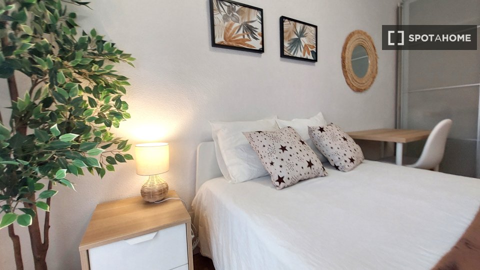 Double room Madrid, 4 beds, 61m² — photo 5