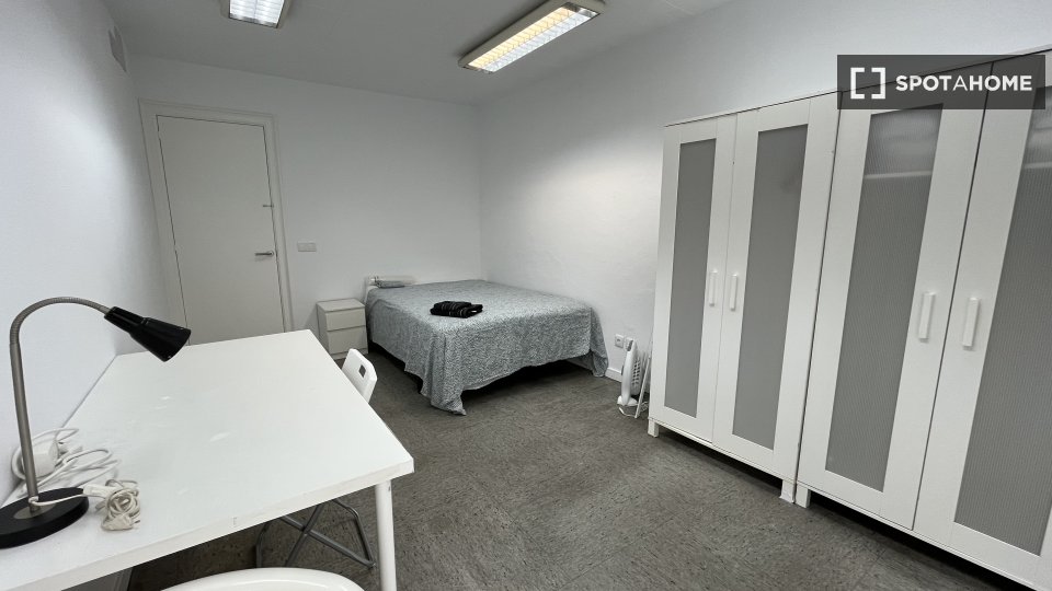 Double room Barcelona, 13 beds, 290m² — photo 11