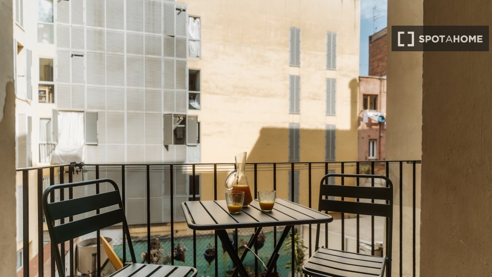Double room Barcelona, 3 beds, 90m² — photo 7