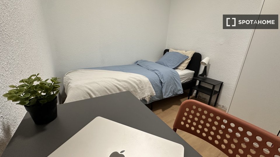 Double room Madrid, 5 beds, 110m² — photo 1
