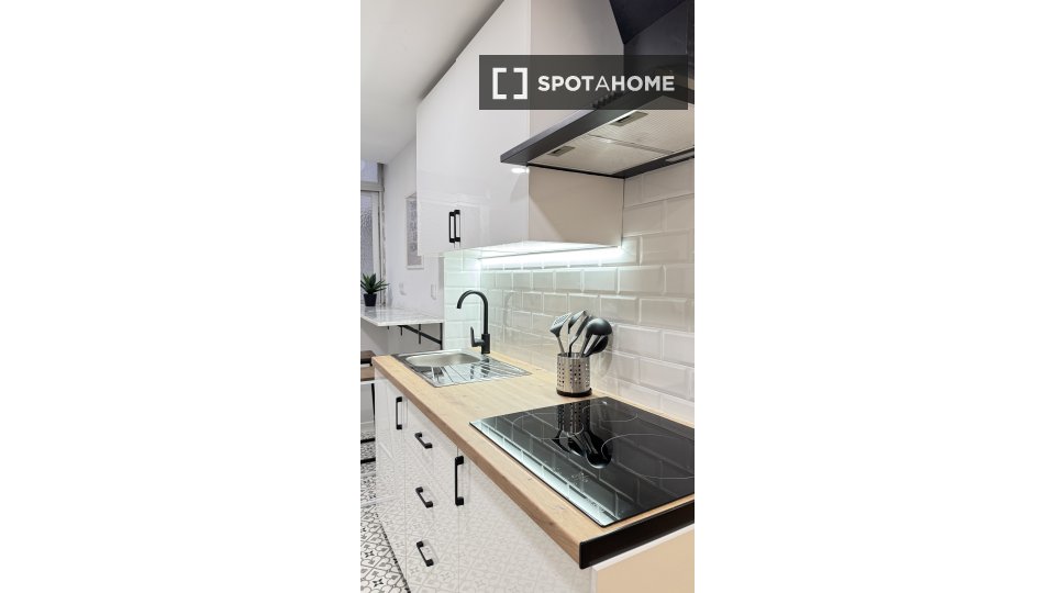 Double room Malaga, 5 beds, 98m² — photo 11