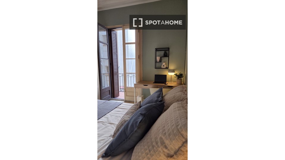 Double room Barcelona, 7 beds, 210m² — photo 18