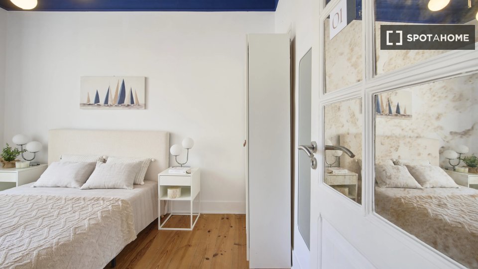 Double room Lisbon, 5 beds — photo 1