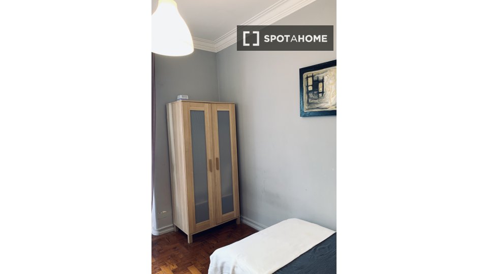 Double room Lisbon, 4 beds, 60m² — photo 32
