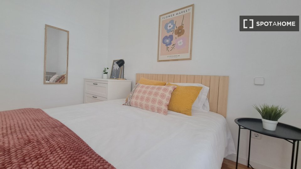 Double room Madrid, 14 beds, 200m² — photo 12