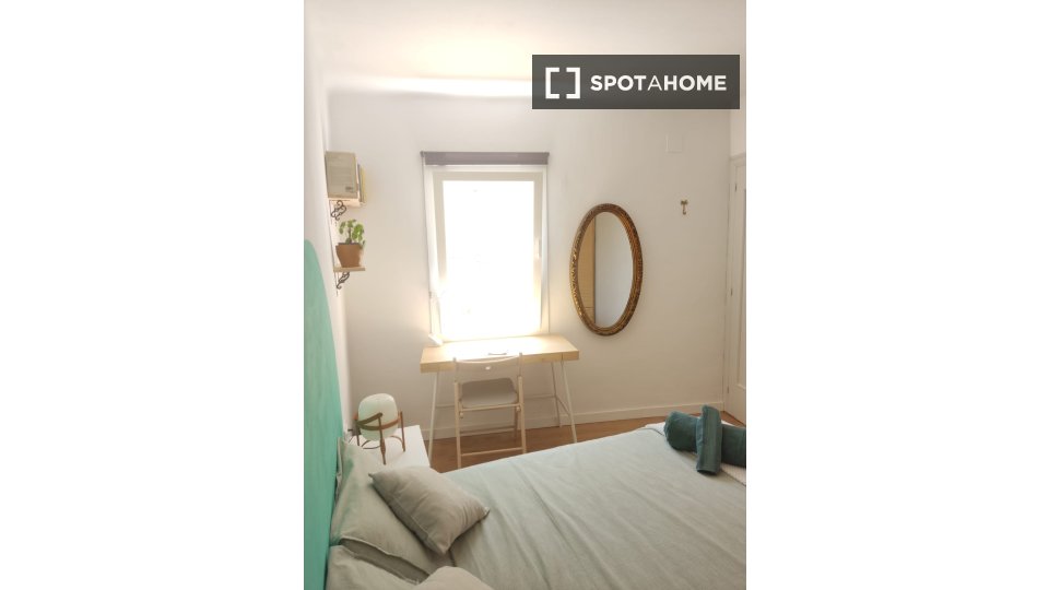 Double room Barcelona, 3 beds — photo 17