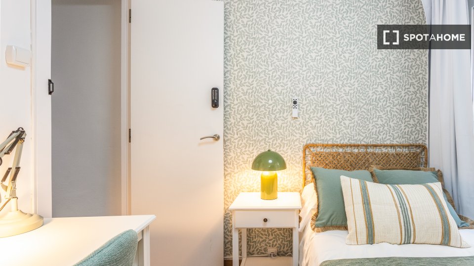 Double room Alicante, 8 beds, 200m² — photo 2