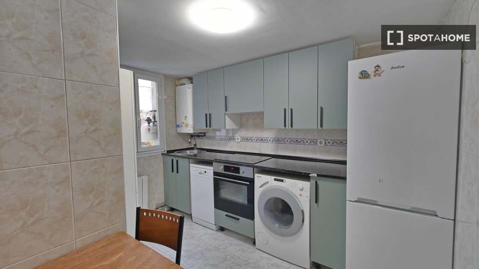 Apartment Bilbao, 3 beds, 65m² — photo 7