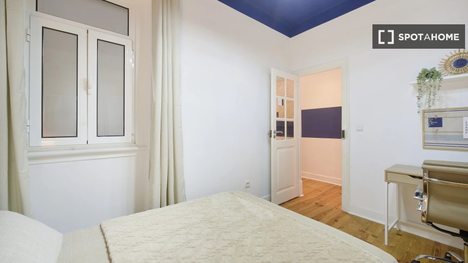 Double room Lisbon, 5 beds — photo 4