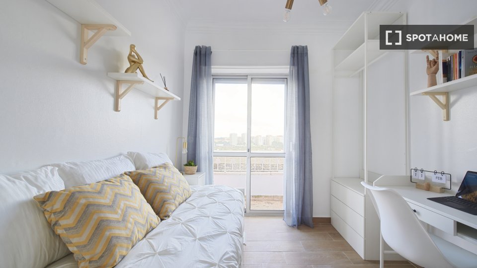 Double room Lisbon, 4 beds — photo 8