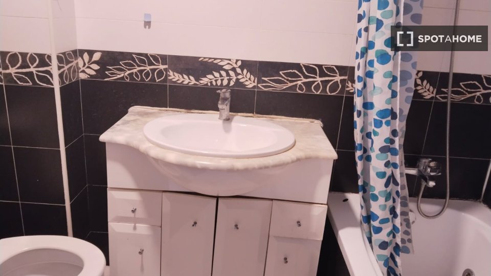 Double room Barcelona, 3 beds, 20m² — photo 5