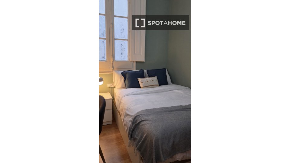 Double room Barcelona, 10 beds, 210m² — photo 12