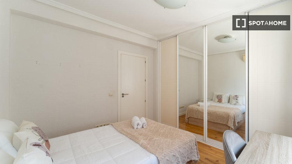 Double room Madrid, 6 beds — photo 2