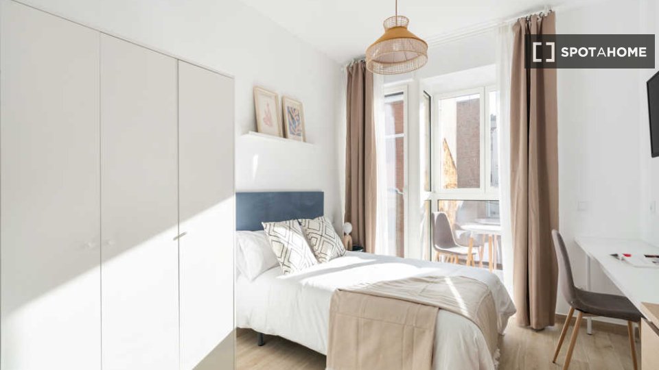 Double room Madrid, 12 beds — photo 24