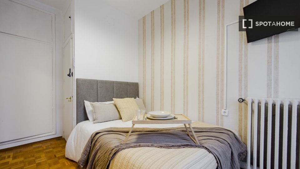 Double room Madrid, 6 beds, 120m² — photo 11