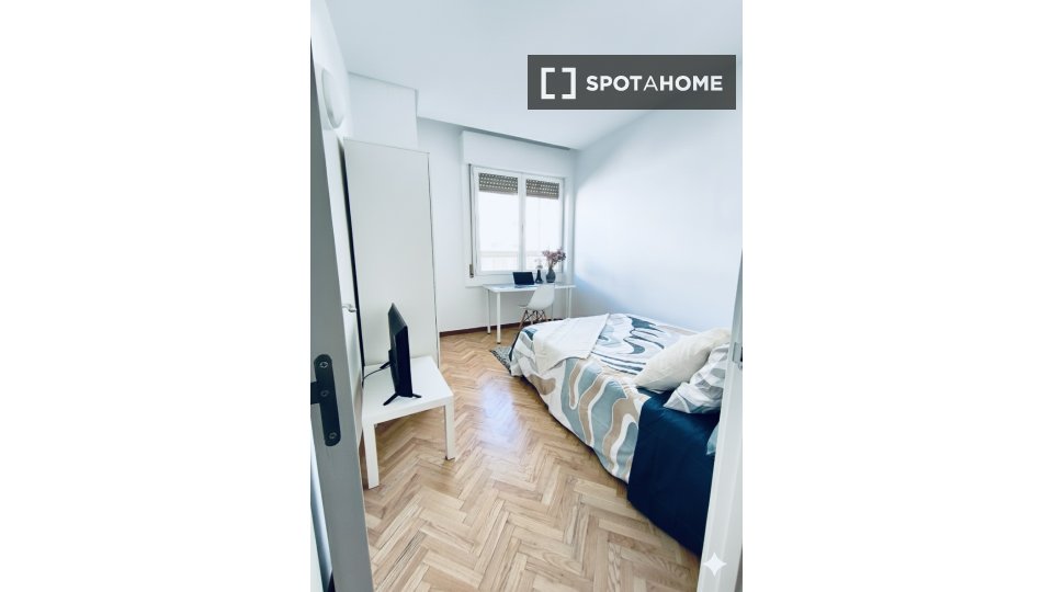 Double room Madrid, 7 beds, 132m² — photo 2