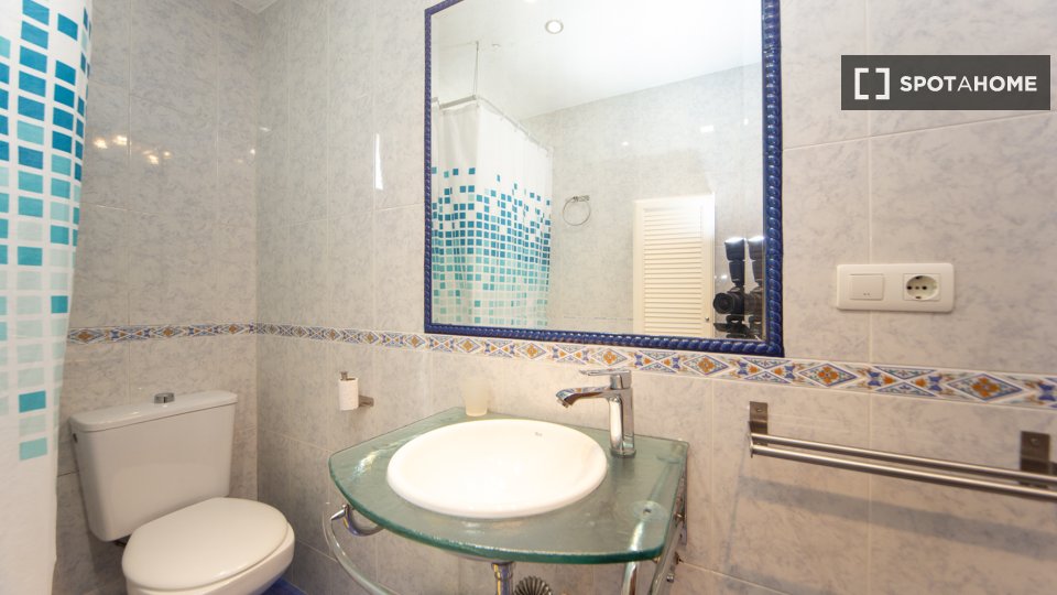 Double room Granada, 4 beds — photo 20