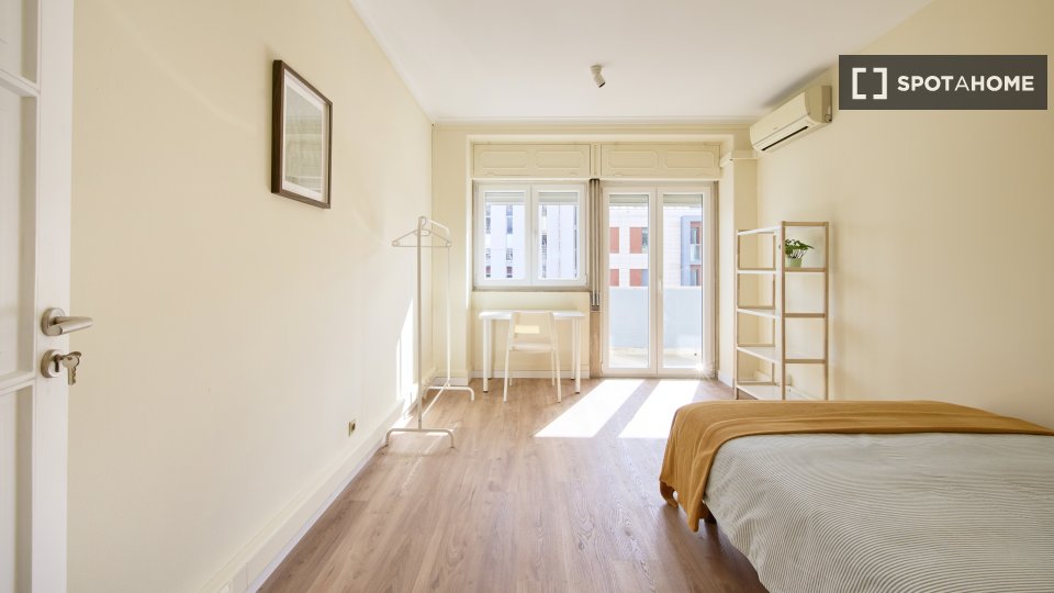 Double room Lisbon, 9 beds, 160m² — photo 17