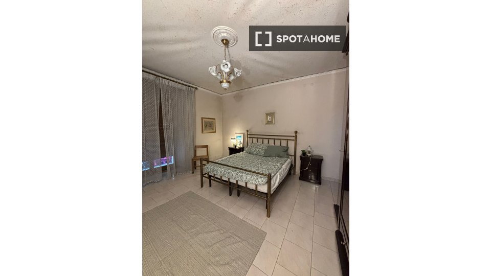 Double room Naples, 2 beds — photo 21