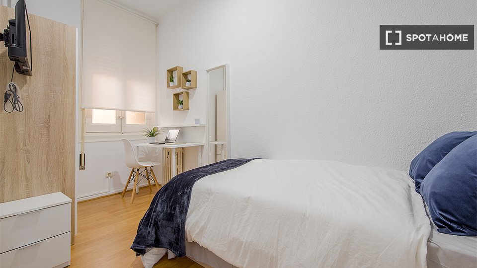 Double room Madrid, 8 beds, 200m² — photo 18