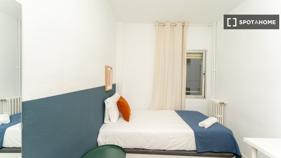 Double room Madrid, 5 beds — photo 2