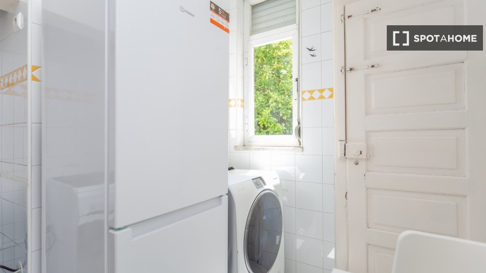 Double room Lisbon, 4 beds — photo 10