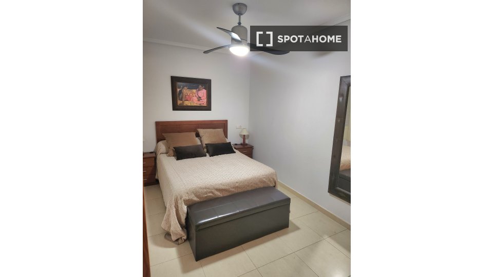 Apartment Alicante, 4 beds, 145m² — photo 2