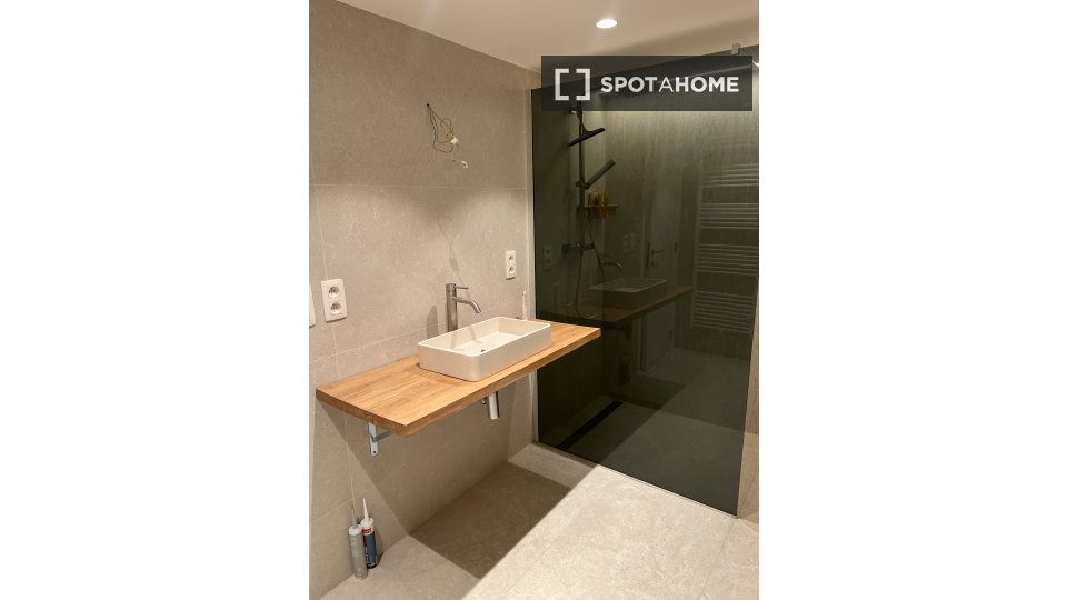 Double room Brussels, 9 beds, 13m² — photo 15