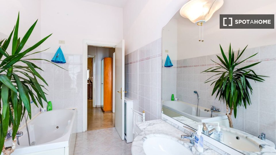 Double room Rome, 2 beds, 180m² — photo 14