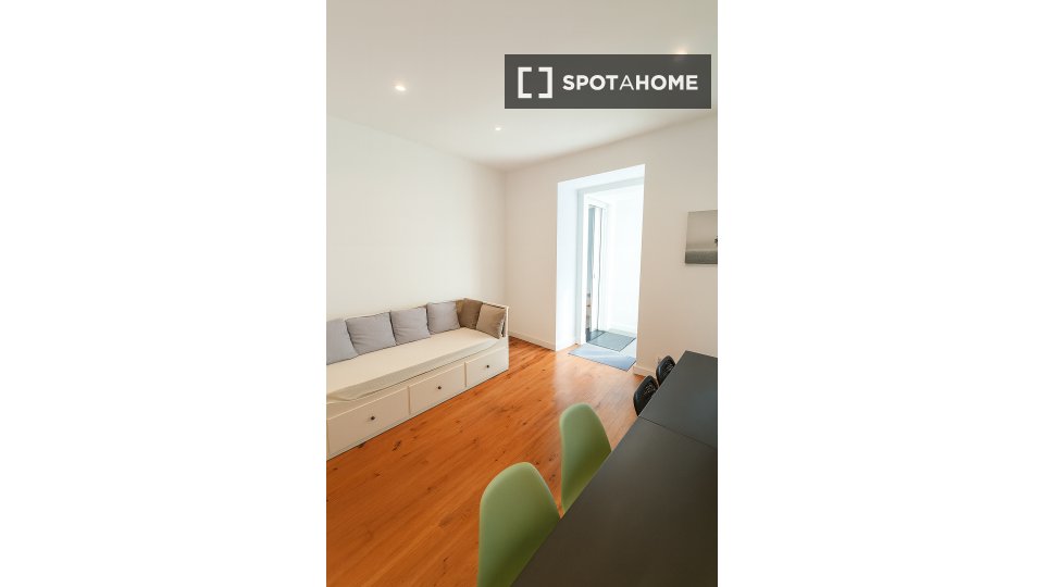Double room Lisbon, 2 beds — photo 40