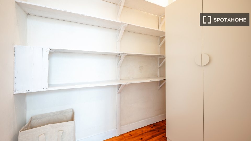 Double room Lisbon, 4 beds, 130m² — photo 5