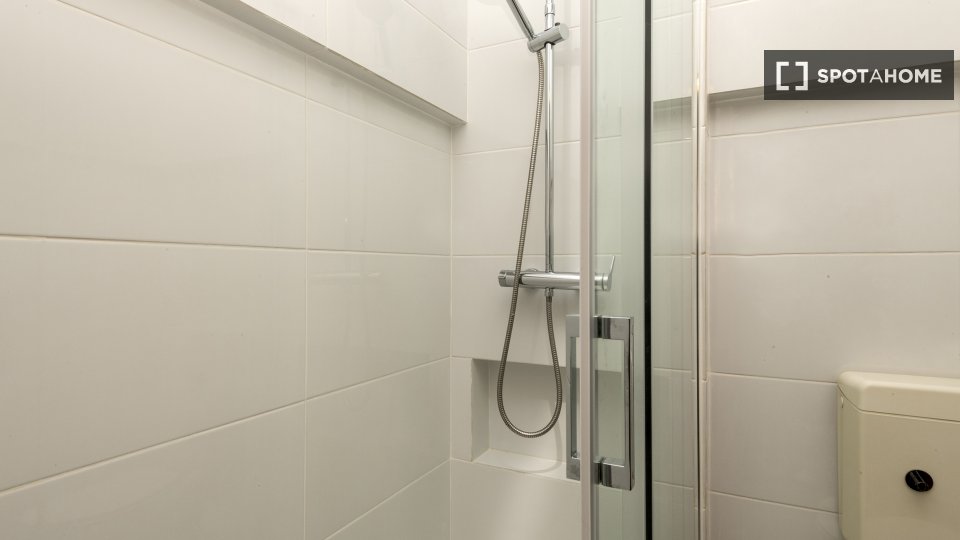Apartment Lisbon, 2 beds, 65m² — photo 18