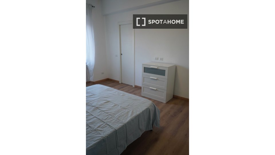Double room Rome, 3 beds, 100m² — photo 8