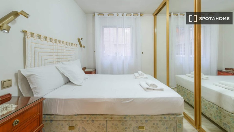 Apartamento de 3 habitaciones en alquiler en Media Legua, Madrid.