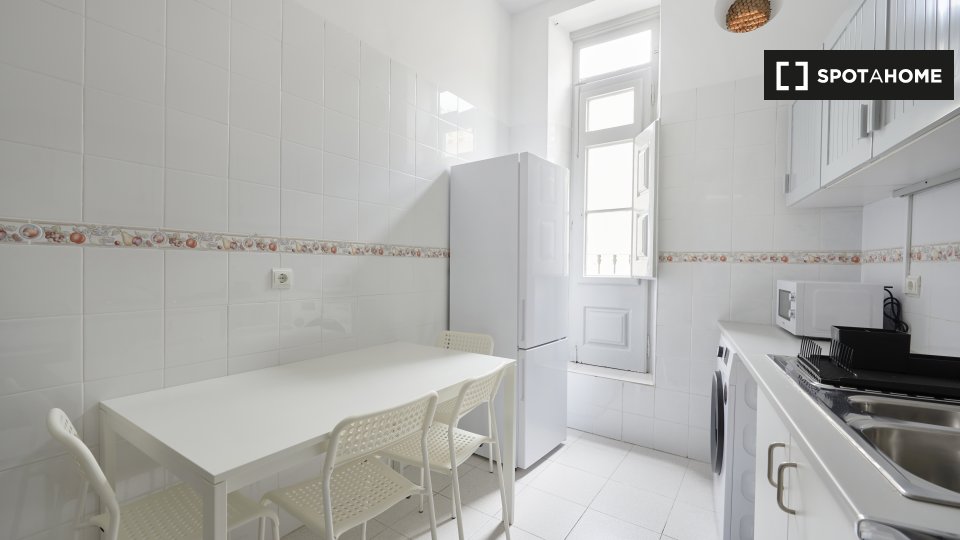 Double room Lisbon, 4 beds — photo 29