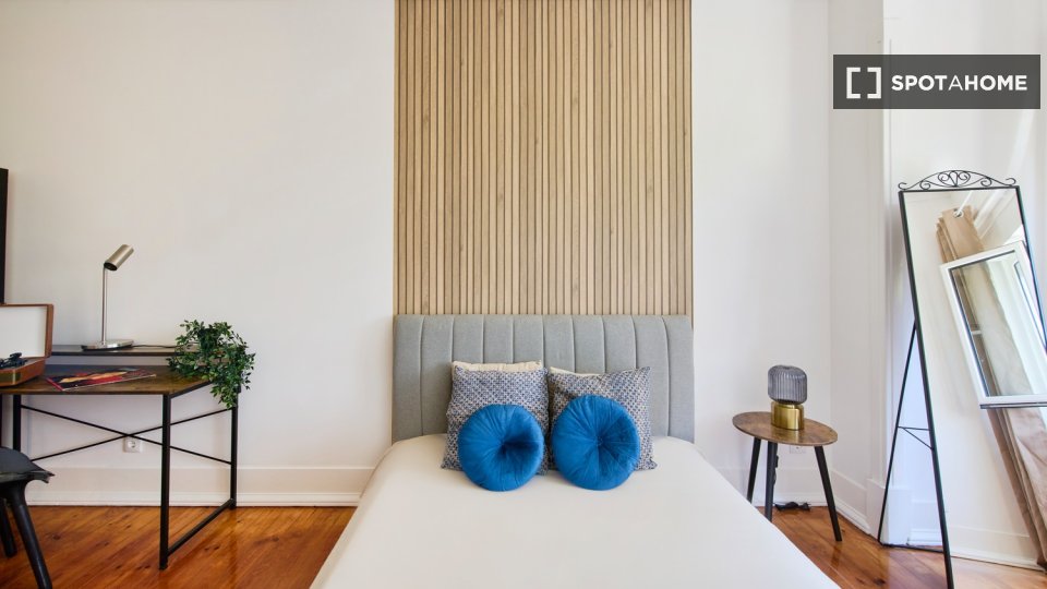Double room Lisbon, 5 beds — photo 17