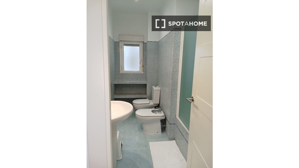 Double room Madrid, 5 beds — photo 2