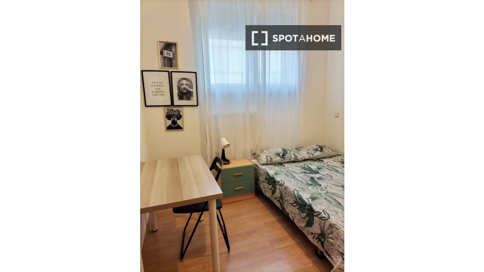 Double room Madrid, 7 beds, 90m² — photo 1
