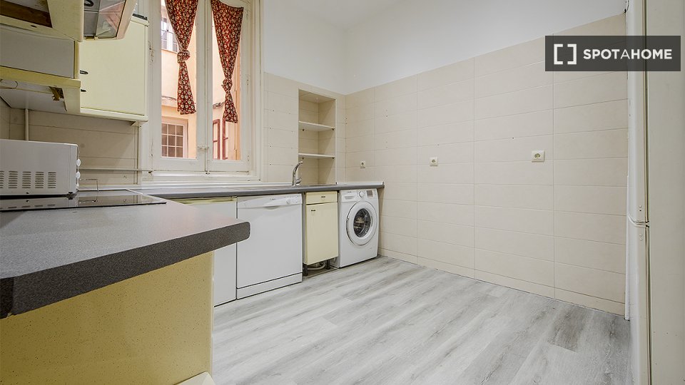 Double room Madrid, 8 beds, 200m² — photo 24