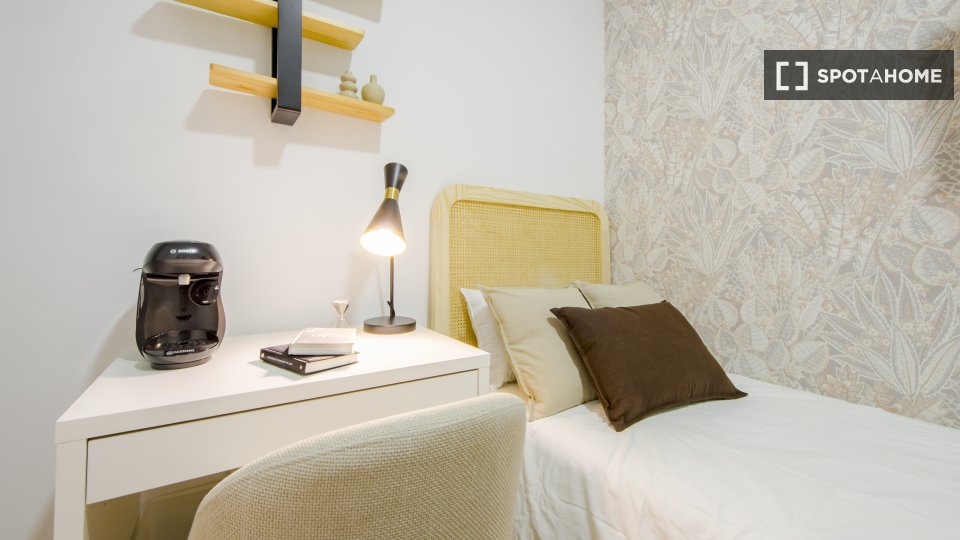 Double room Madrid, 13 beds, 266m² — photo 2