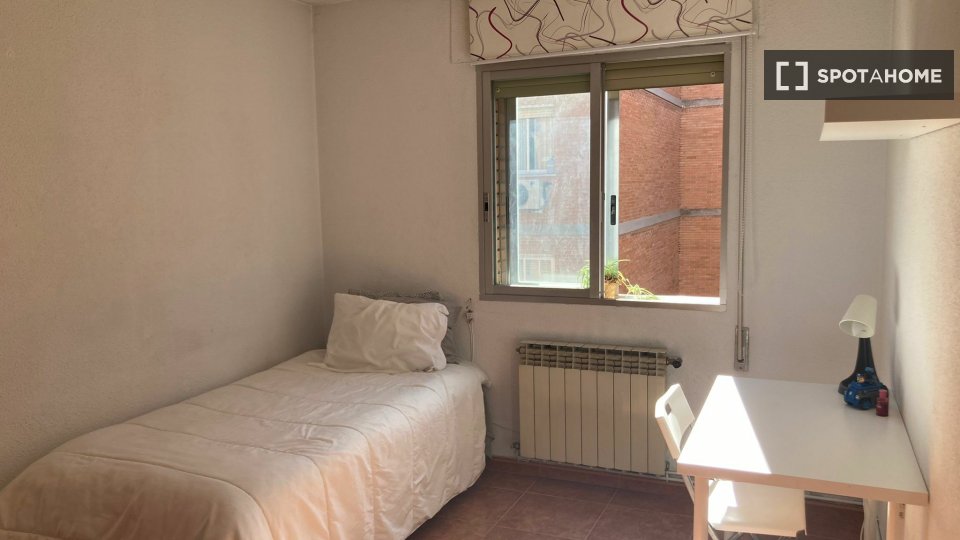 Double room Madrid, 4 beds — photo 13