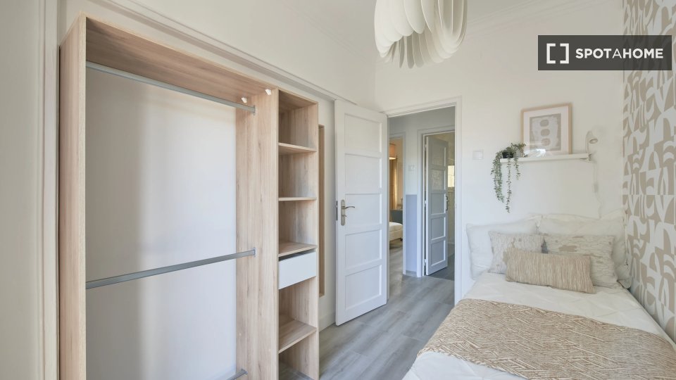 Double room Lisbon, 4 beds — photo 12