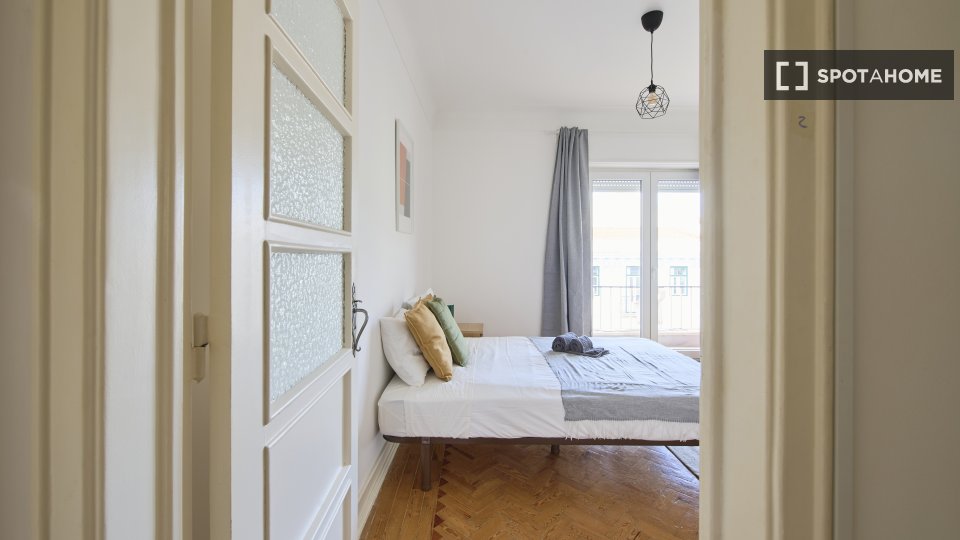Double room Lisbon, 5 beds — photo 10